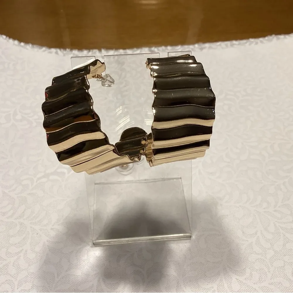NWOT. Goldtone Wavy Hoop Large Pierced Earrings